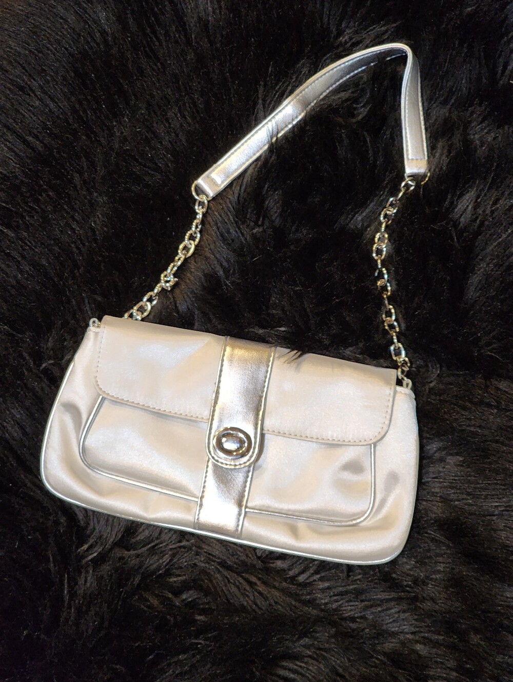 Avon Shoulder Bag Evening Clutch With Turn Lock And Silver Chain Strap Details